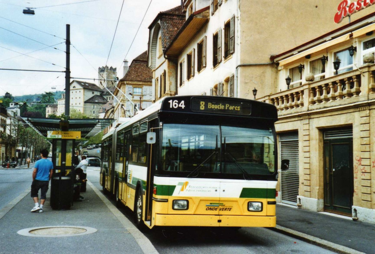 (116'308) - TN Neuchtel - Nr. 164 - FBW/Hess Gelenktrolleybus am 3. Mai 2009 in Neuchtel, Place Pury