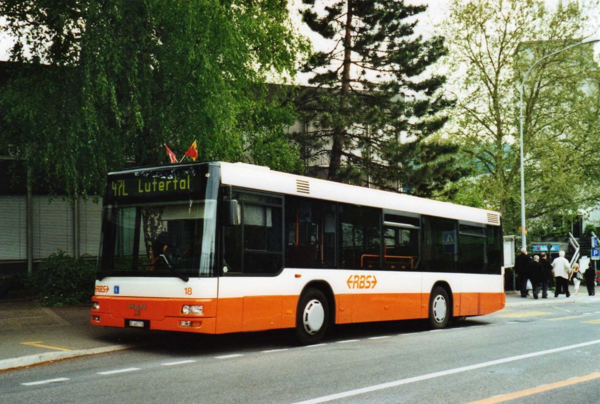 (116'413) - RBS Worblaufen - Nr. 18/BE 465'718 - MAN am 9. Mai 2009 beim Bahnhof Bolligen