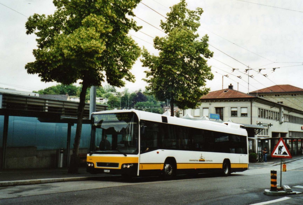 (117'229) - VBSH Schaffhausen - Nr. 1/SH 38'001 - Volvo am 6. Juni 2009 beim Bahnhof Schaffhausen