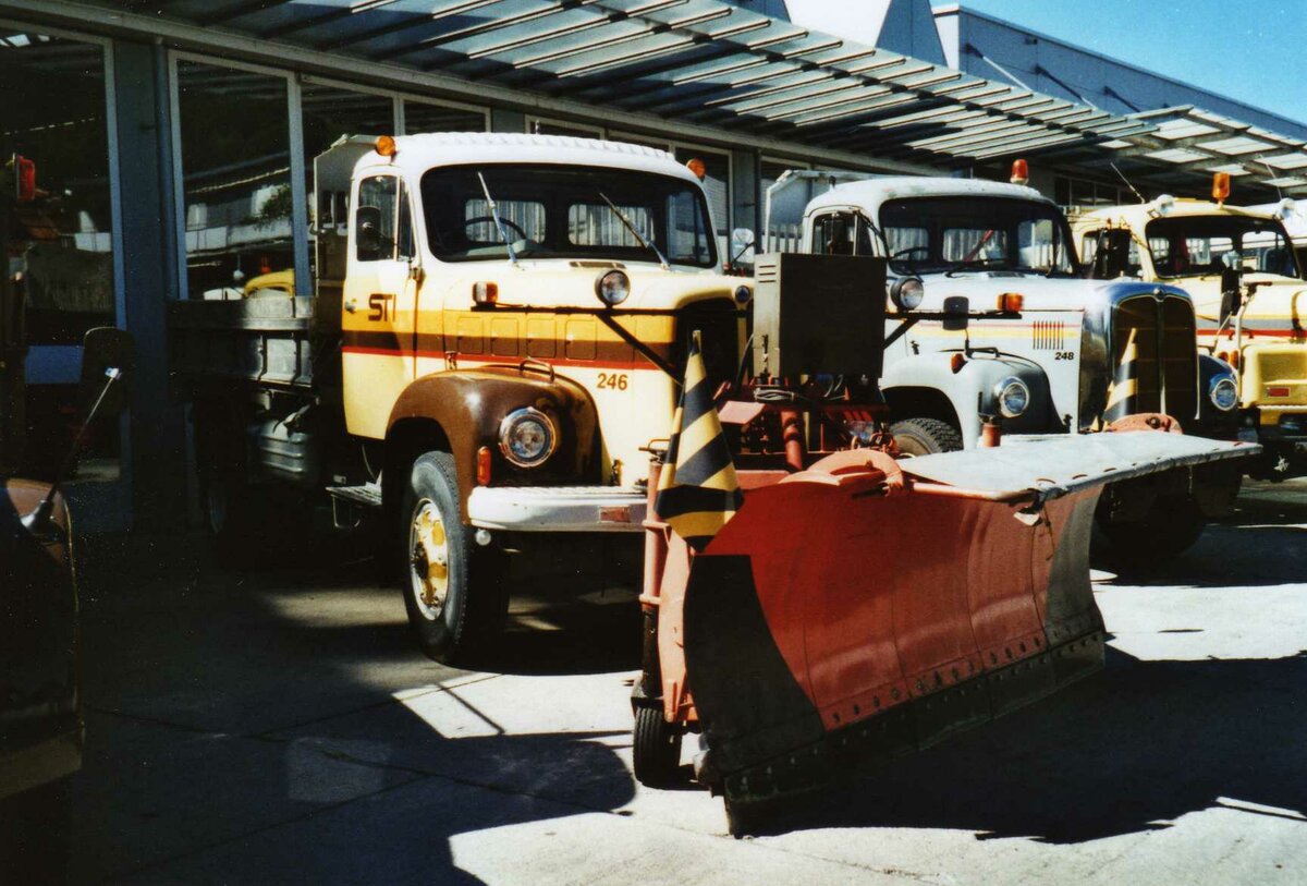 (117'604) - Aus dem Archiv: STI Thun - Nr. 246 - Saurer (ex Nr. 146) am 13. Juni 2009 in Thun, Garage