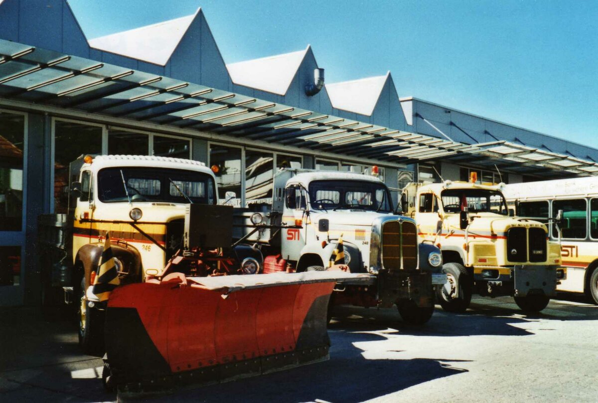 (117'613) - Aus dem Archiv: STI Thun - Nr. 246 - Saurer (ex Nr. 146) am 13. Juni 2009 in Thun, Garage