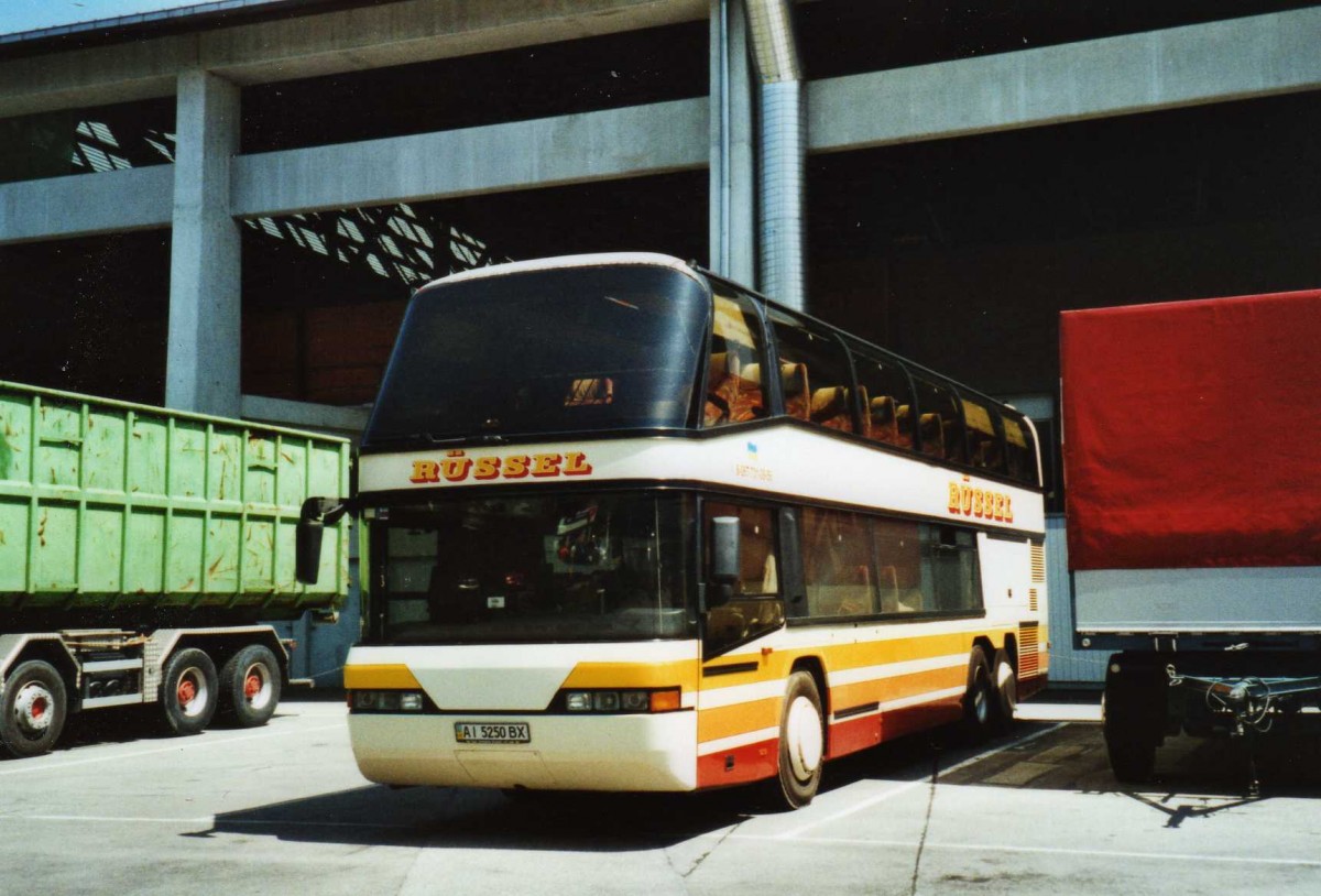 (117'905) - Aus der Ukraine: AI 5250 BX - Neoplan (ex Rssel) am 2. Juli 2009 in Thun, Grabengut