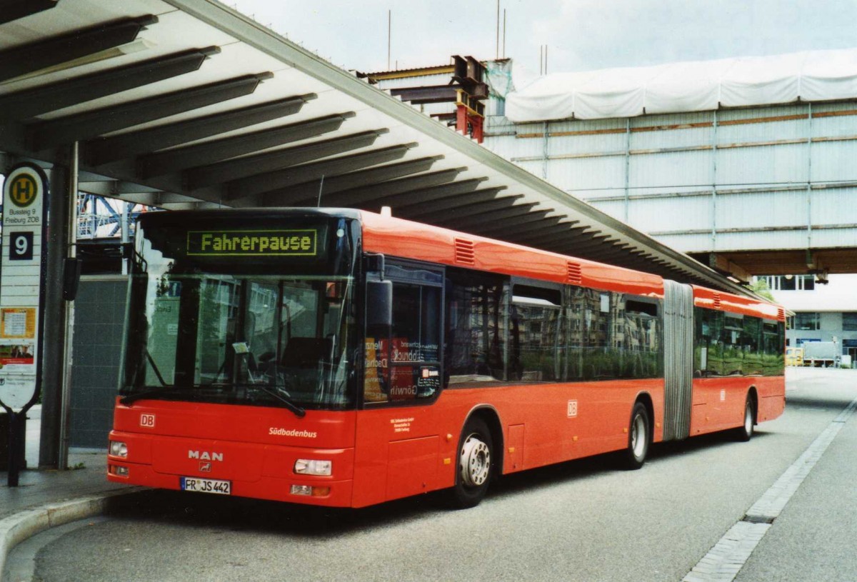 (117'923) - SBG Freiburg - FR-JS 442 - MAN am 4. Juli 2009 beim Bahnhof Freiburg