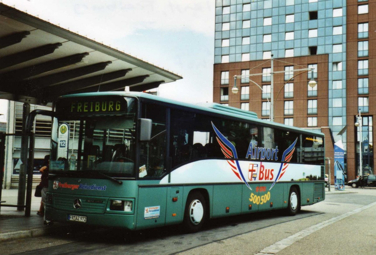 (117'926) - Freiburger-Reisedienst, Freiburg - FR-AZ 972 - Mercedes am 4. Juli 2009 beim Bahnhof Freiburg