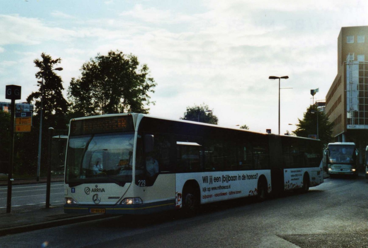 (118'429) - ARRIVA - Nr. 229/BP-NH-59 - Mercedes am 7. Juli 2009 beim Bahnhof Groningen