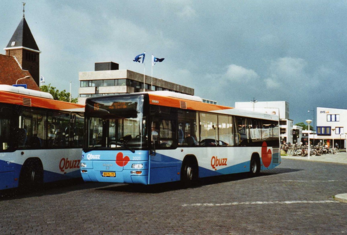 (118'506) - Qbuzz, Groningen - Nr. 2021/BV-PL-75 - MAN am 7. Juli 2009 in Drachten, Van Knobelsdorffplein