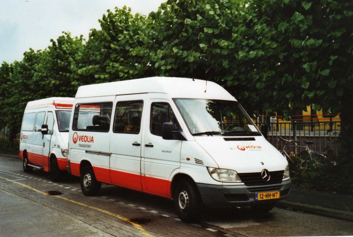 (118'622) - VEOLIA - Nr. 2101/12-HH-HT - Mercedes am 8. Juli 2009 beim Bahnhof Maastricht