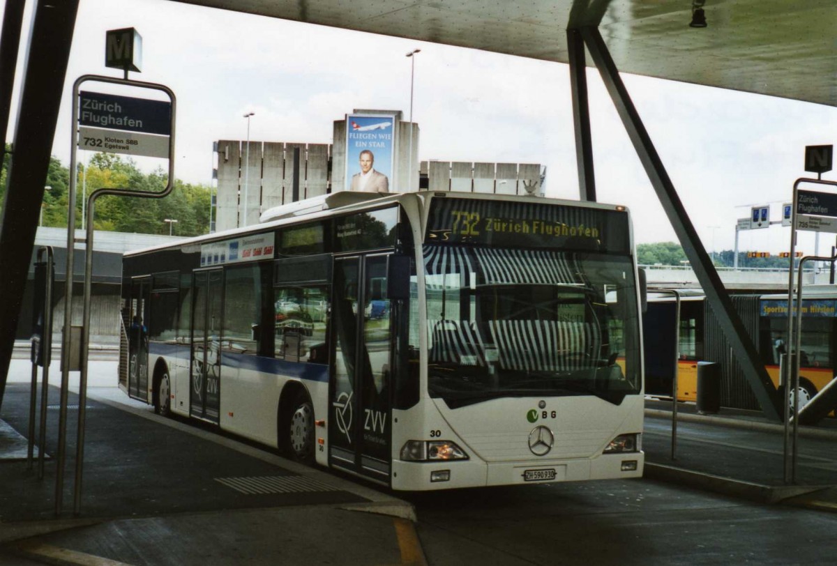 (119'023) - Maag, Kloten - Nr. 30/ZH 590'930 - Mercedes am 10. Juli 2009 in Zrich, Flughafen