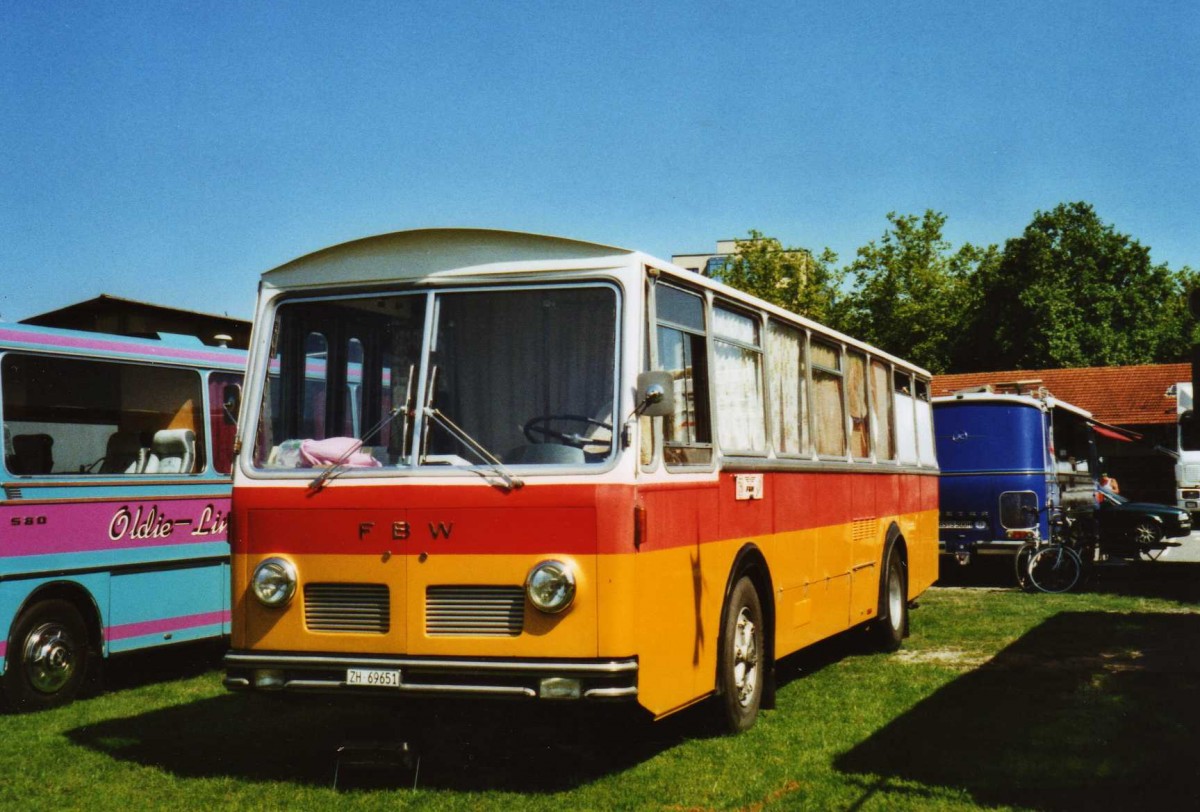 (119'831) - Trb, Oberrieden - Nr. 12/ZH 69'651 - FBW/R&J (ex Ryffel, Uster Nr. 12) am 15. August 2009 in Zug, Wohnbustreffen