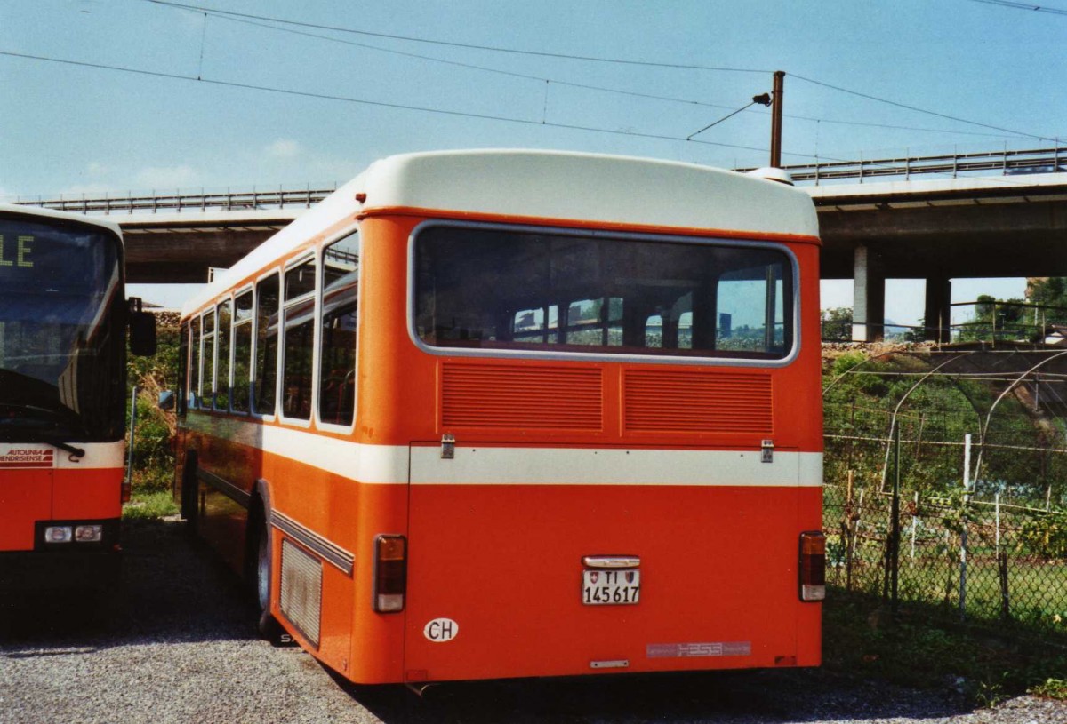 (121'037) - AMSA Chiasso - Nr. 17/TI 145'617 - Saurer/Hess am 12. September 2009 in Balerna, Garage