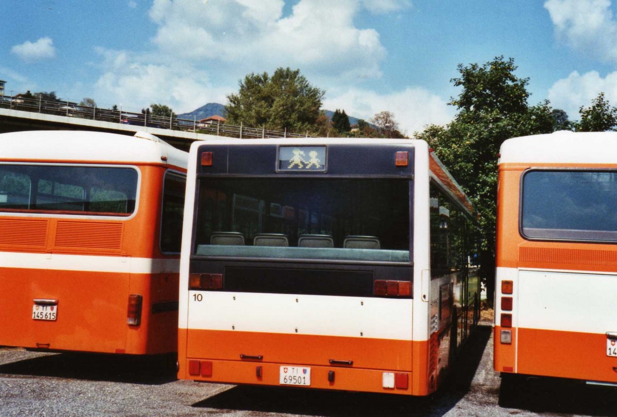 (121'107) - AMSA Chiasso - Nr. 10/TI 69'501 - Mercedes am 12. September 2009 in Balerna, Garage