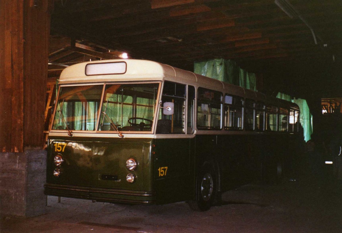 (121'414) - SVB Bern (TVB) - Nr. 157 - FBW/Gangloff am 27. September 2009 in Selzach, Halle TVS