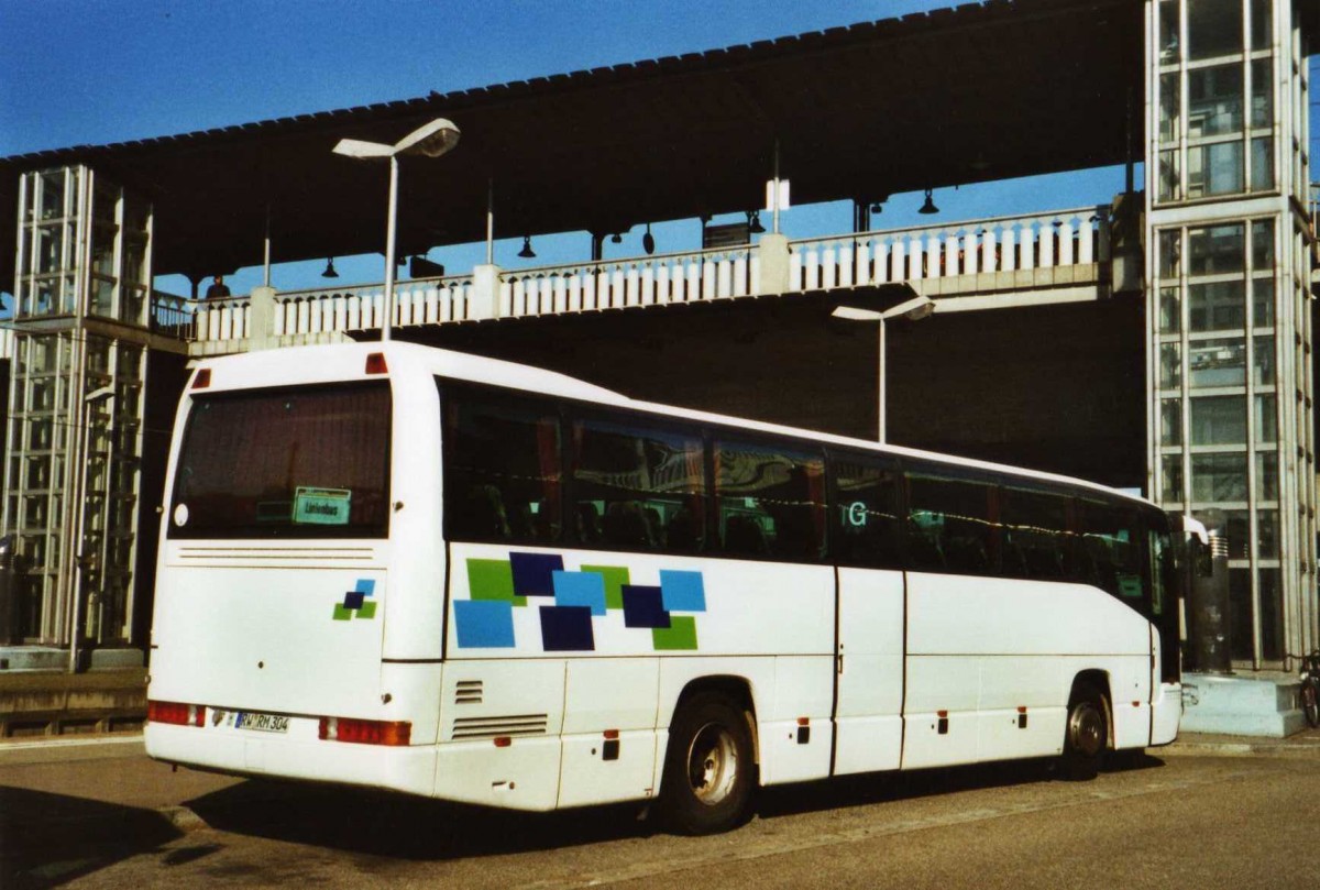 (121'608) - Rau+Munzinger, Schramberg - RW-RM 304 - Mercedes am 20. Oktober 2009 beim Bahnhof Freiburg