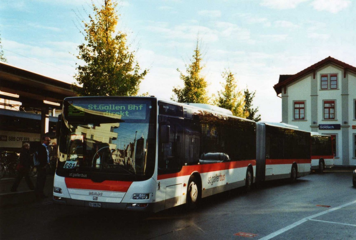 (121'634) - St. Gallerbus, St. Gallen - Nr. 294/SG 198'294 - MAN am 24. Oktober 2009 beim Bahnhof Goldach