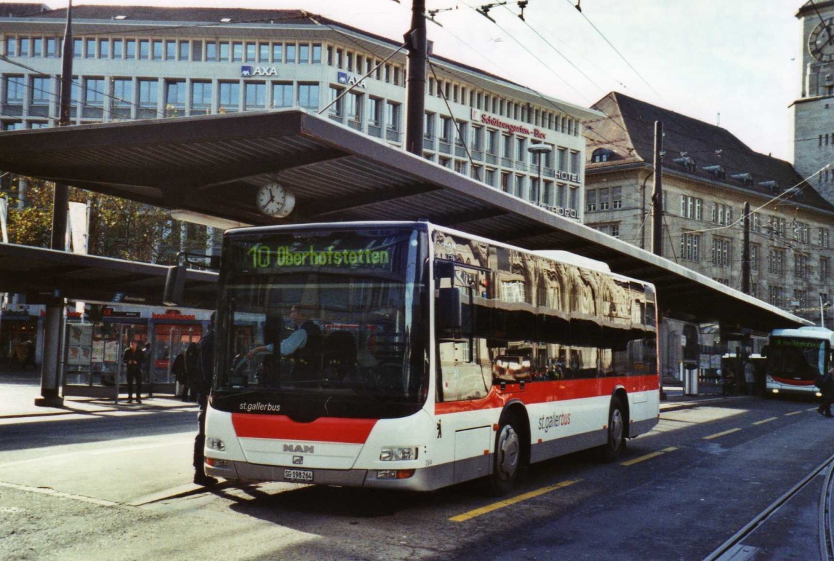 (121'711) - St. Gallerbus, St. Gallen - Nr. 264/SG 198'264 - MAN am 24. Oktober 2009 beim Bahnhof St. Gallen