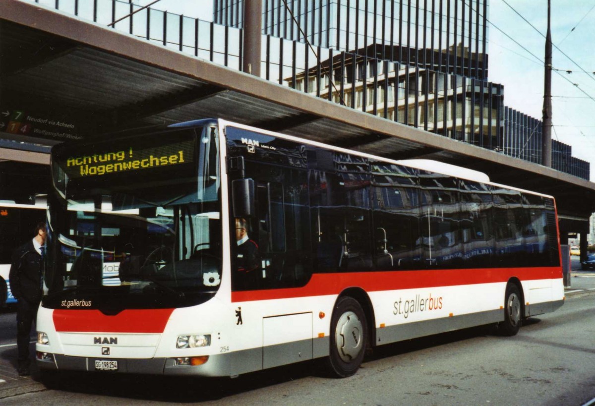 (121'723) - St. Gallerbus, St. Gallen - Nr. 254/SG 198'254 - MAN am 24. Oktober 2009 beim Bahnhof St. Gallen