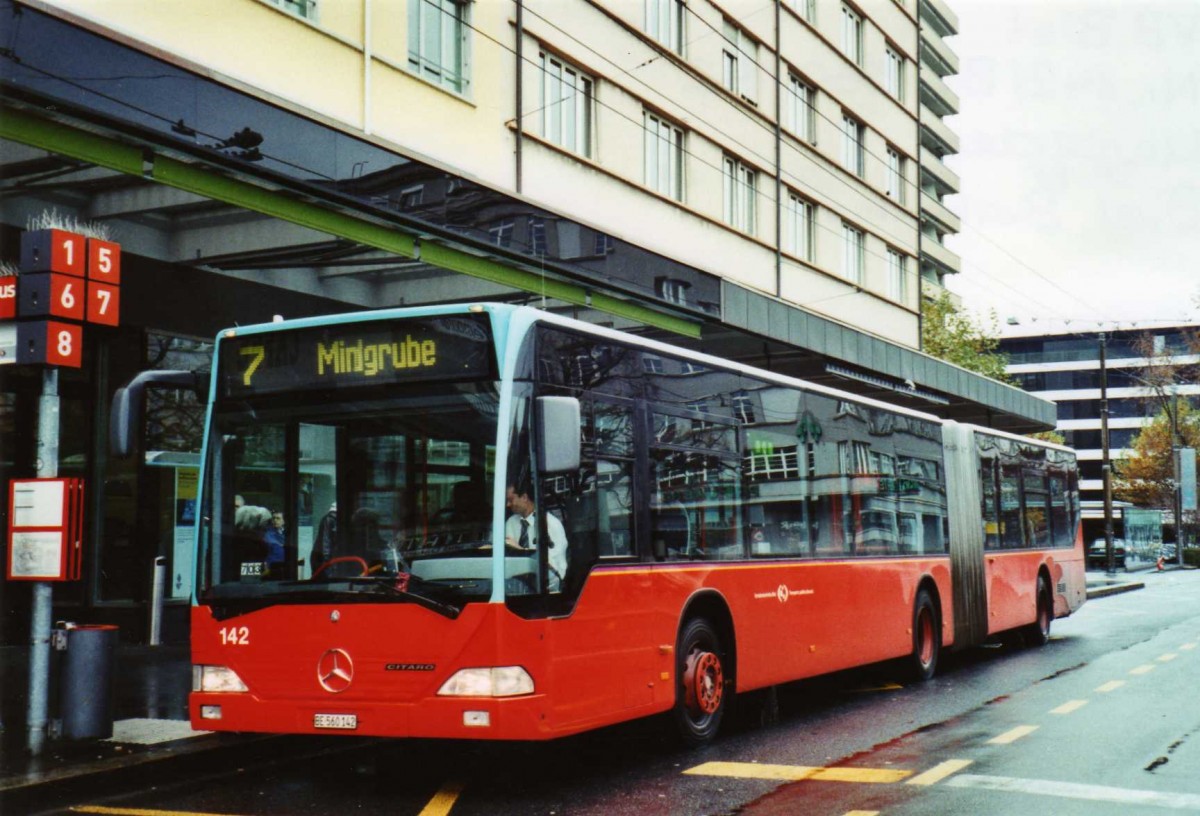 (122'022) - VB Biel - Nr. 142/BE 560'142 - Mercedes am 16. November 2009 beim Bahnhof Biel