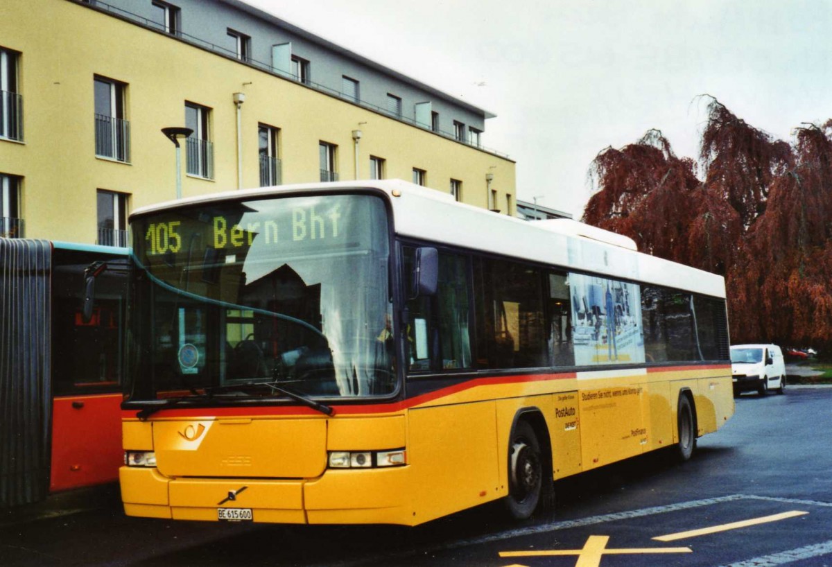 (122'037) - PostAuto Bern - Nr. 513/BE 615'600 - Volvo/Hess (ex P 25'679) am 16. November 2009 beim Bahnhof Lyss