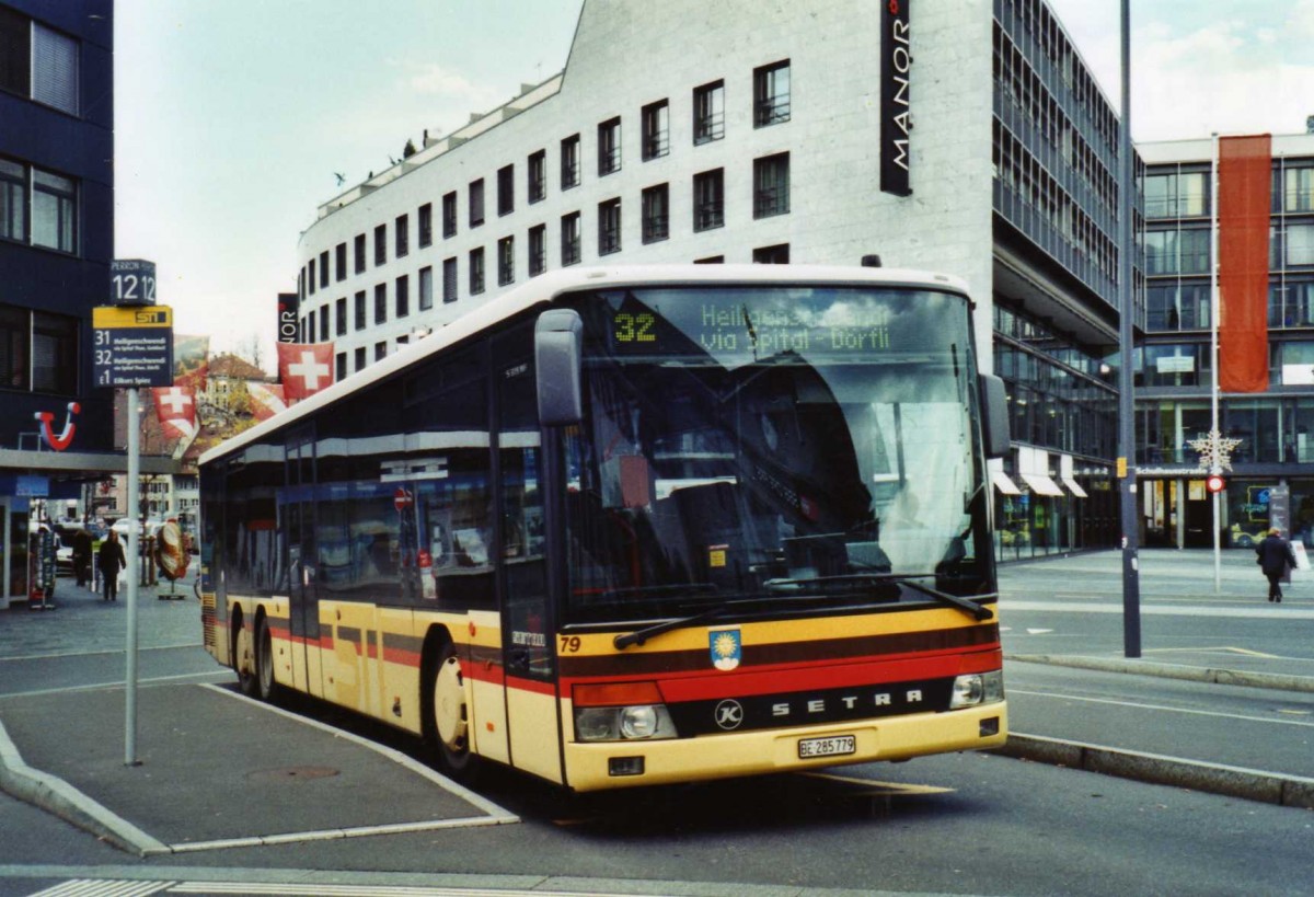 (122'203) - STI Thun - Nr. 79/BE 285'779 - Setra am 17. November 2009 beim Bahnhof Thun