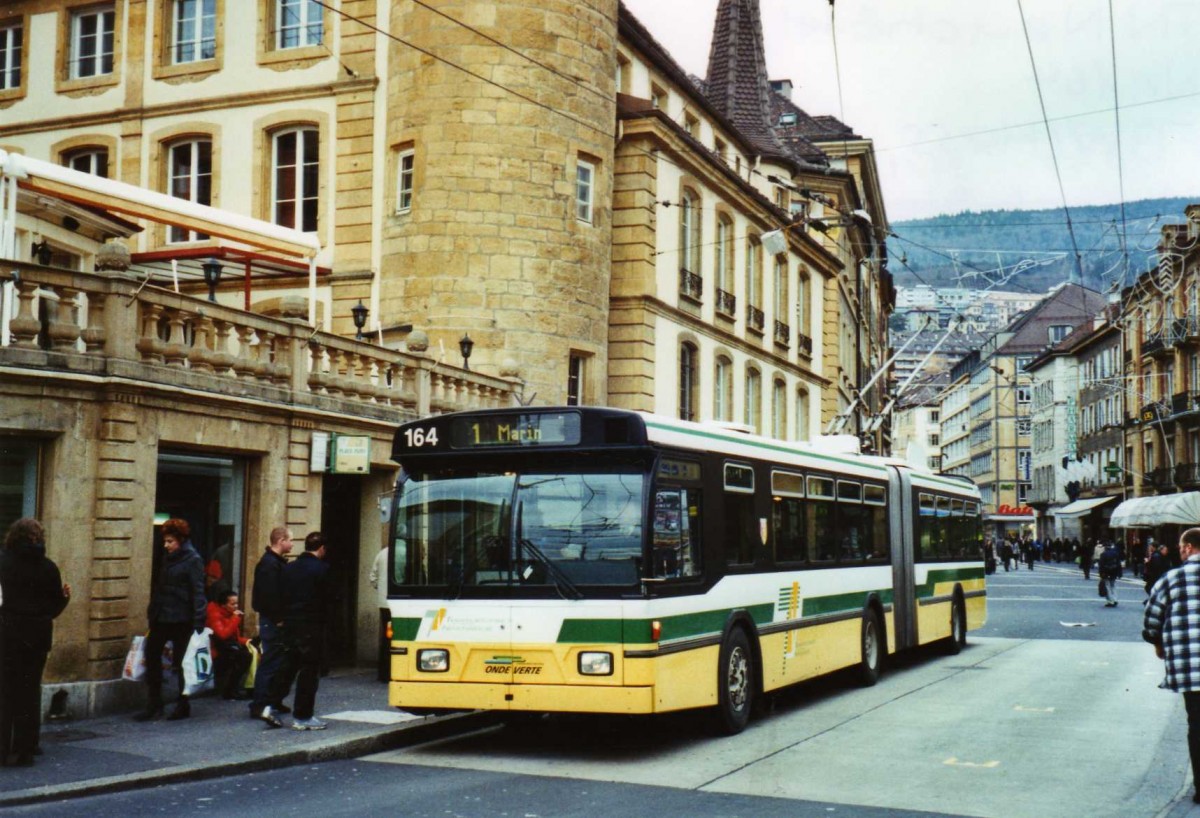 (122'523) - TN Neuchtel - Nr. 164 - FBW/Hess Gelenktrolleybus am 5. Dezember 2009 in Neuchtel, Place Pury