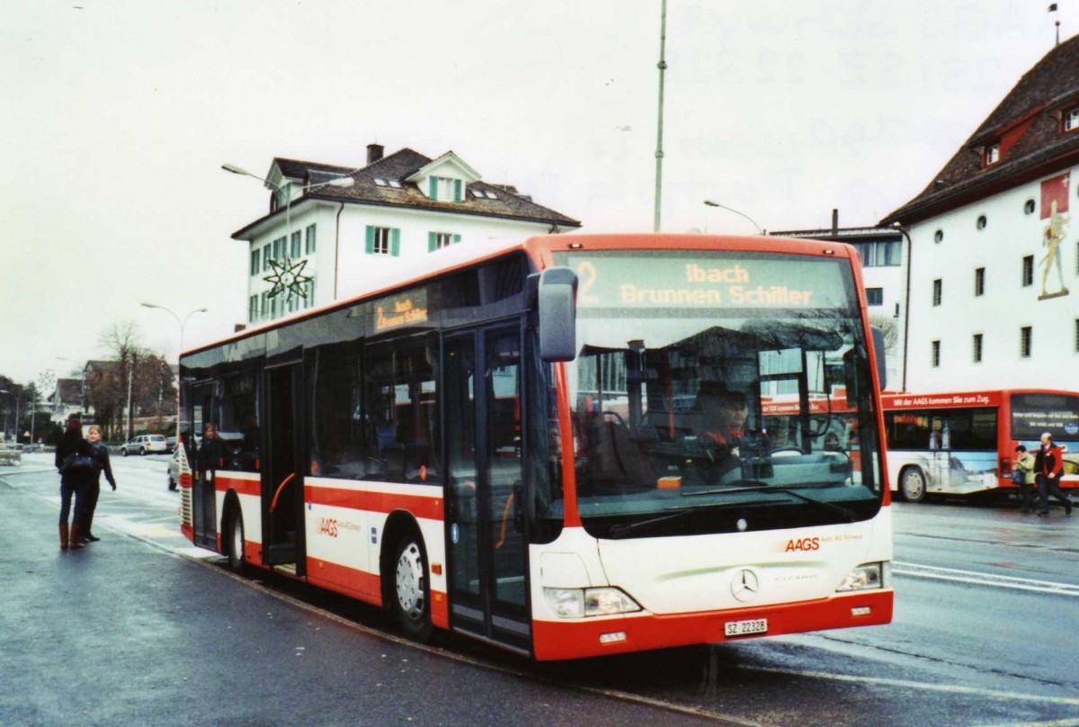 (122'611) - AAGS Schwyz - Nr. 28/SZ 22'328 - Mercedes am 10. Dezember 2009 in Schwyz, Postplatz