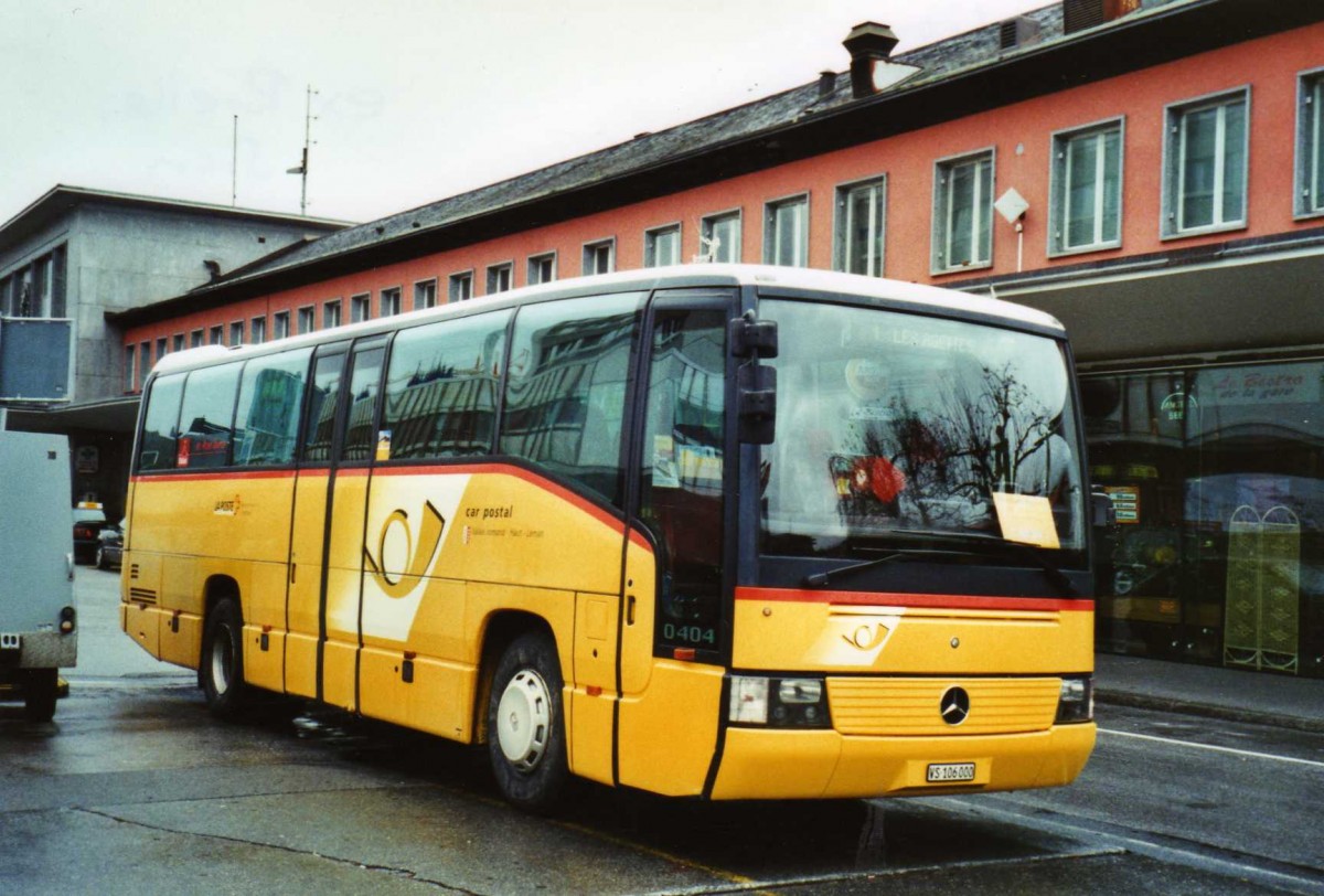 (122'805) - Theytaz, Sion - VS 106'000 - Mercedes (ex Rielle, Sion) am 12. Dezember 2009 beim Bahnhof Sion