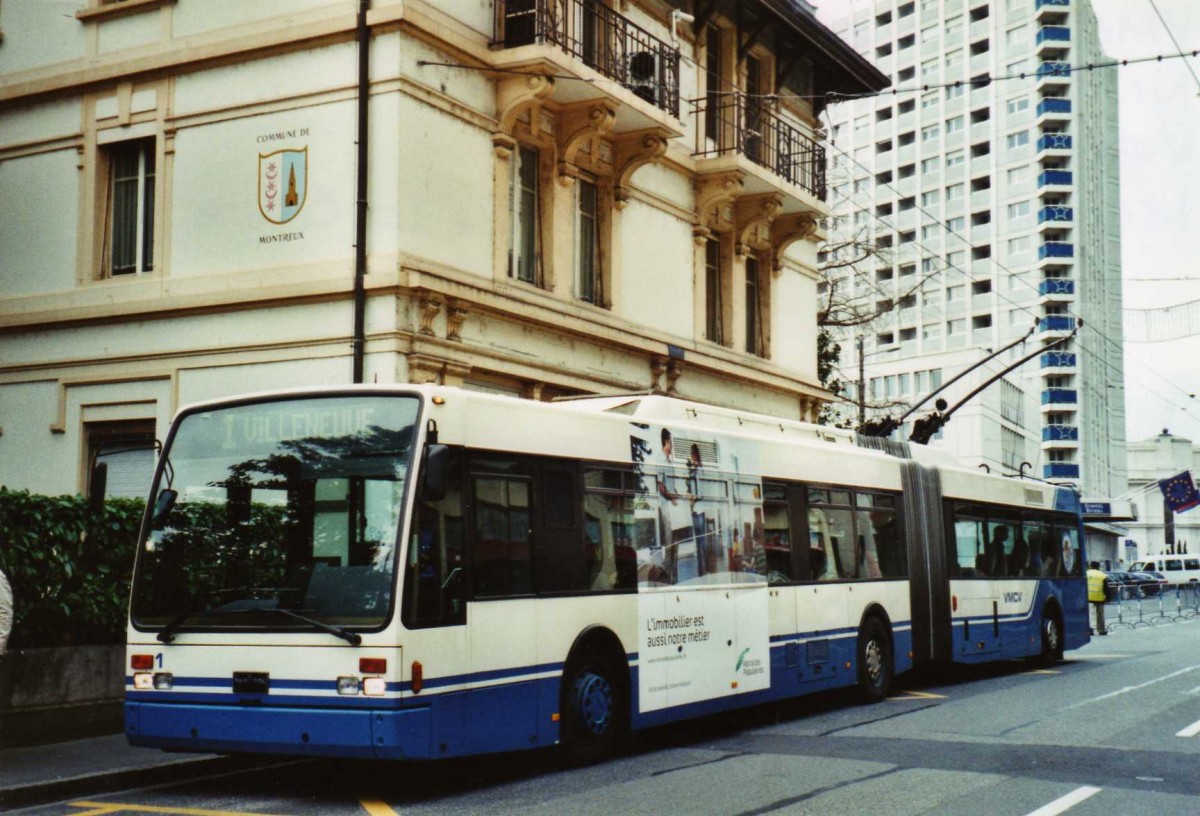 (122'832) - VMCV Clarens - Nr. 1 - Van Hool Gelenktrolleybus am 12. Dezember 2009 in Montreux, Escaliers de la Gare