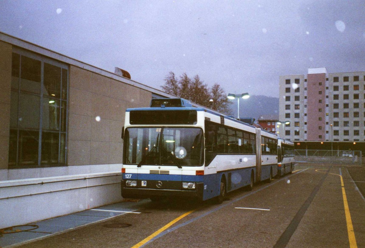 (123'033) - VBZ Zrich - Nr. 127 - Mercedes Gelenktrolleybus am 13. Dezember 2009 in Zrich, Garage Hardau