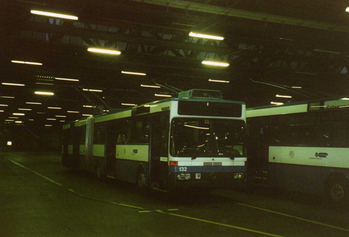 (123'104) - VBZ Zrich - Nr. 132 - Mercedes Gelenktrolleybus am 13. Dezember 2009 in Zrich, Garage Hardau