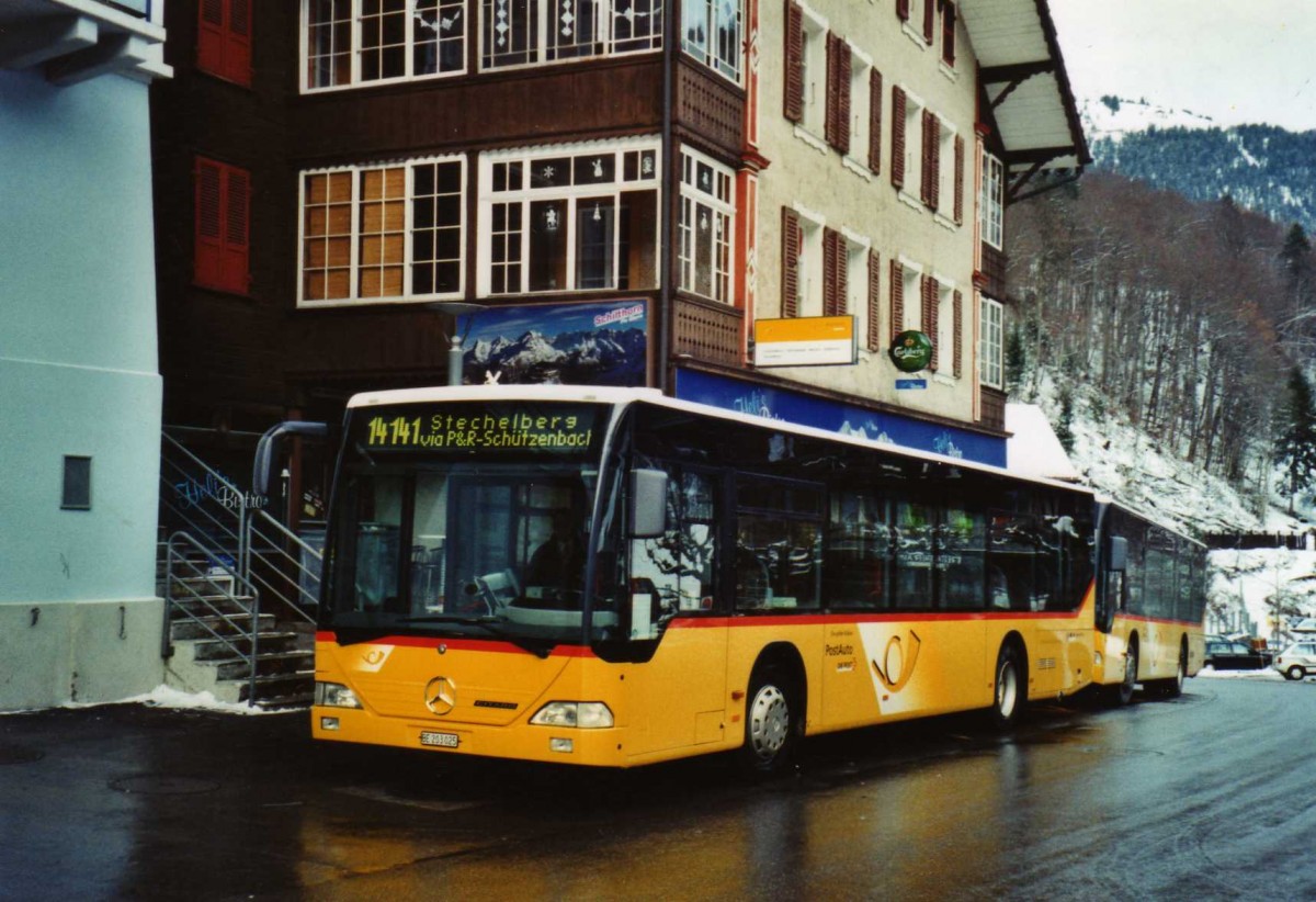 (123'134) - Schmocker, Stechelberg - Nr. 3/BE 203'025 - Mercedes am 22. Dezember 2009 in Lauterbrunnen, Postautostation