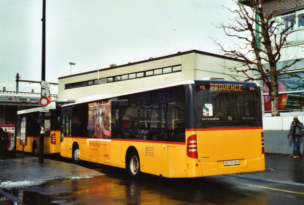 (123'237) - CarPostal Ouest - VD 335'363 - Mercedes am 23. Dezember 2009 beim Bahnhof Yverdon