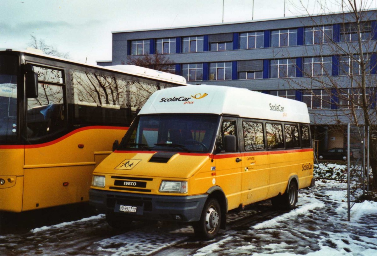 (123'311) - CarPostal Ouest - VD 551'712 - Iveco am 23. Dezember 2009 in Yverdon, Garage