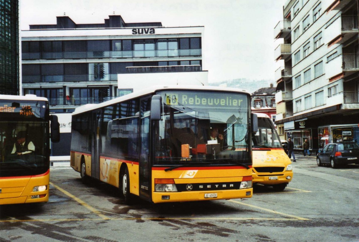 (124'422) - CarPostal Ouest - Nr. 16/JU 45'939 - Setra (ex P 25'661) am 15. Februar 2010 beim Bahnhof Delmont