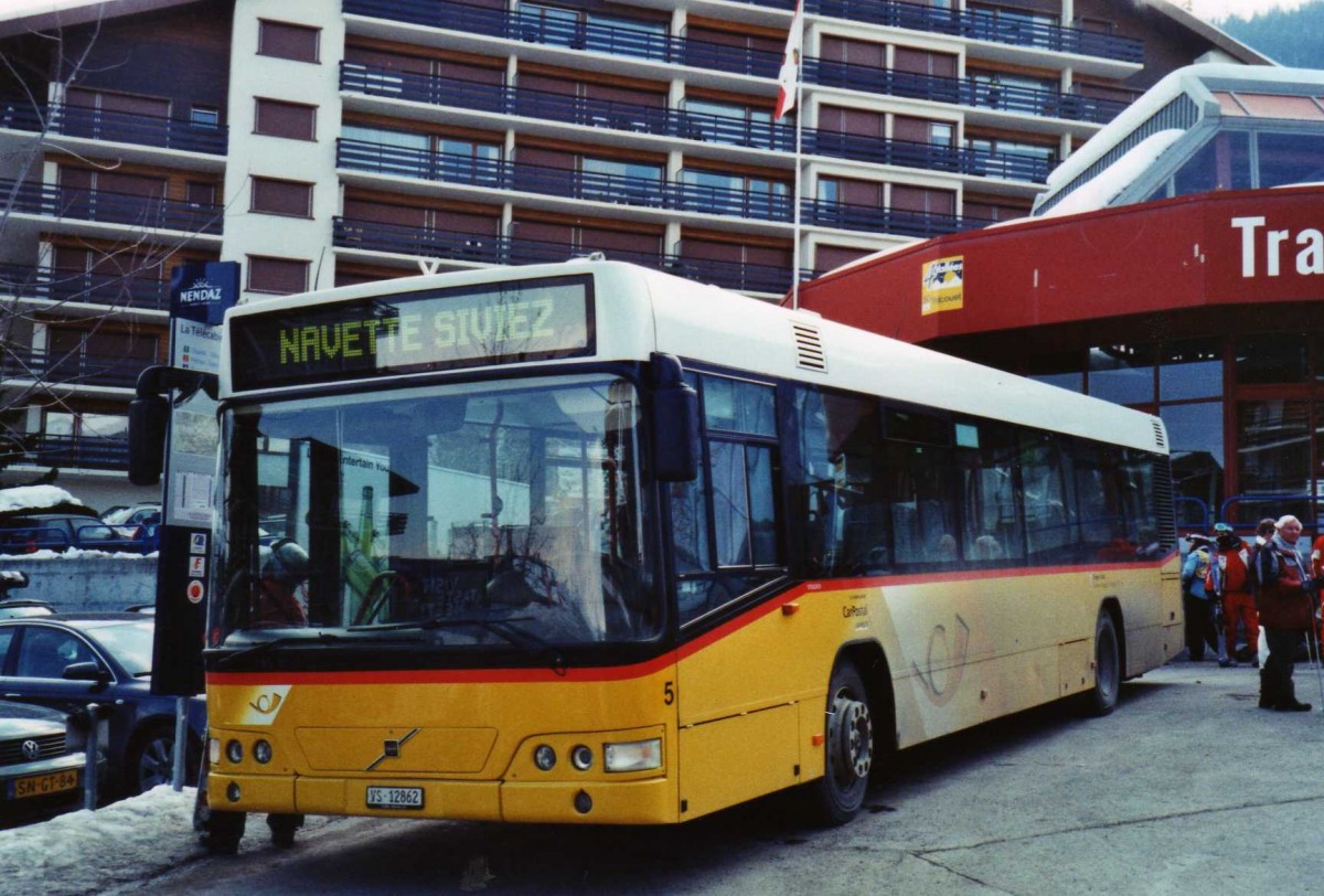 (124'629) - Lathion, Sion - Nr. 5/VS 12'862 - Volvo (ex Meier, Untersiggenthal Nr. 702) am 9. Mrz 2010 in Haute-Nendaz, Tl