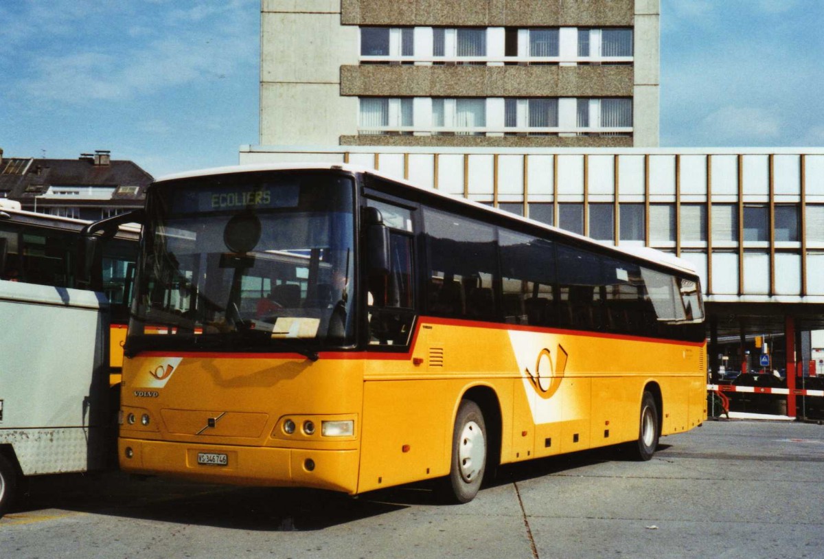 (124'712) - Buchard, Leytron - Nr. 259/VS 346'746 - Volvo (ex CarPostal Ouest; ex P 25'635) am 9. Mrz 2010 beim Bahnhof Sion