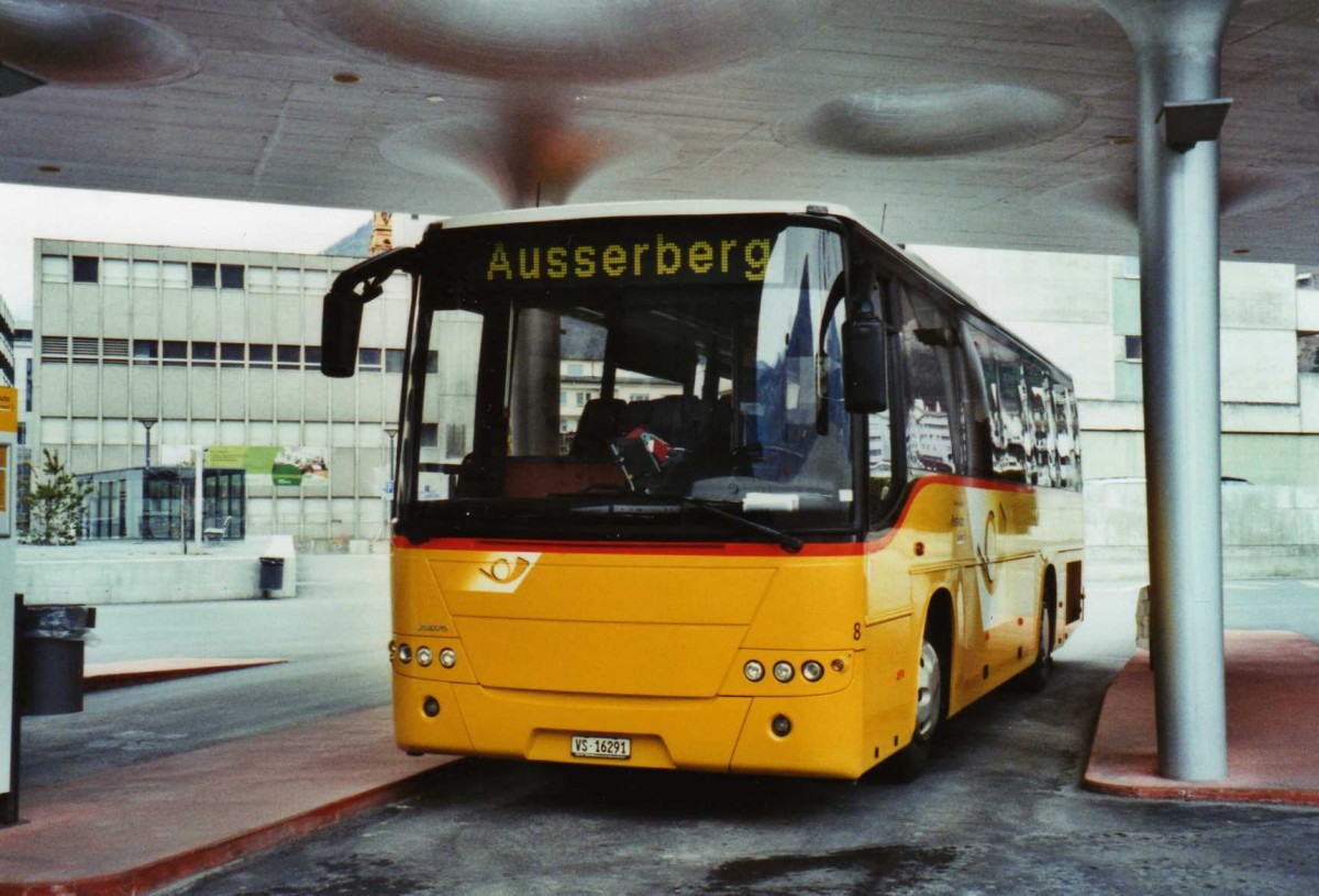 (124'725) - BUS-trans, Visp - Nr. 8/VS 16'291 - Volvo (ex Bumann, Ausserberg Nr. 8) am 9. Mrz 2010 beim Bahnhof Visp