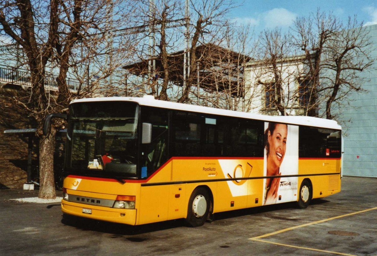 (124'830) - PostAuto Wallis - VS 241'976 - Setra am 12. Mrz 2010 beim Bahnhof Brig