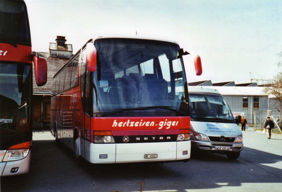 (125'120) - Giger, La Chaux-de-Fonds - NE 61'021 - Setra am 18. Mrz 2010 in Thun, Expo