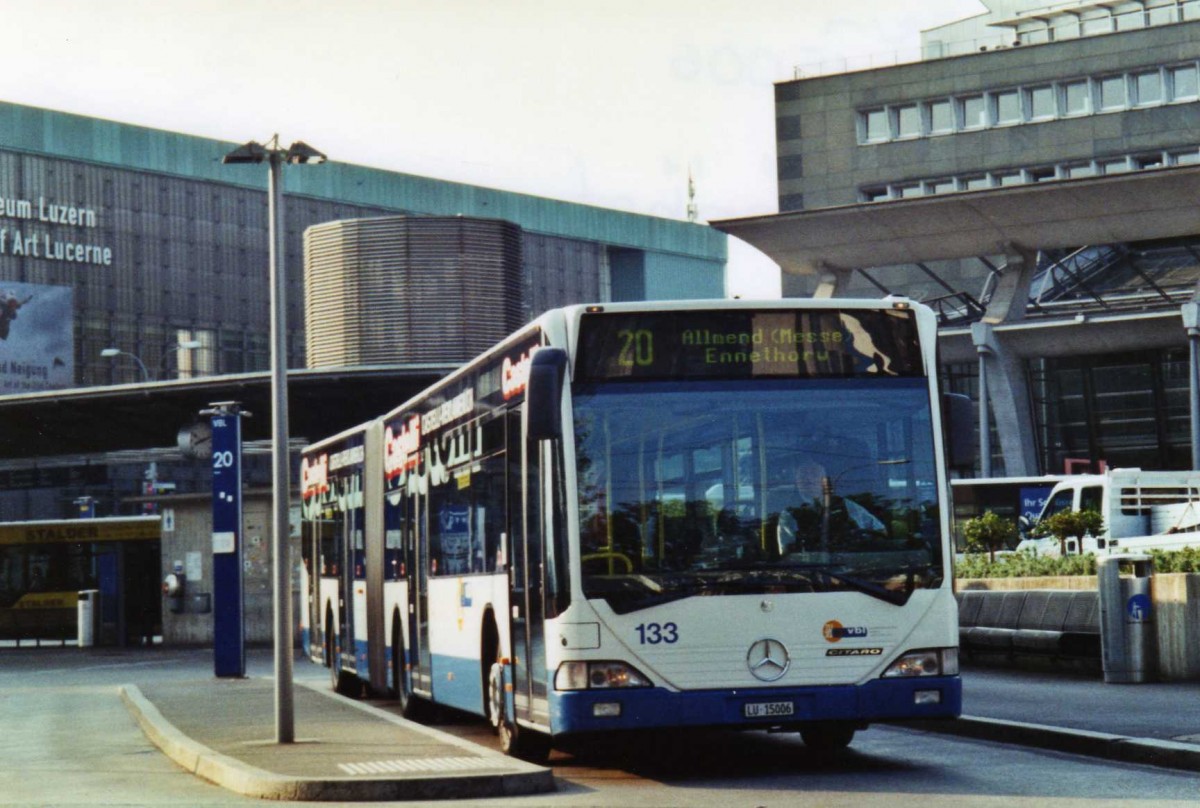 (125'529) - VBL Luzern - Nr. 133/LU 15'006 - Mercedes am 24. April 2010 beim Bahnhof Luzern