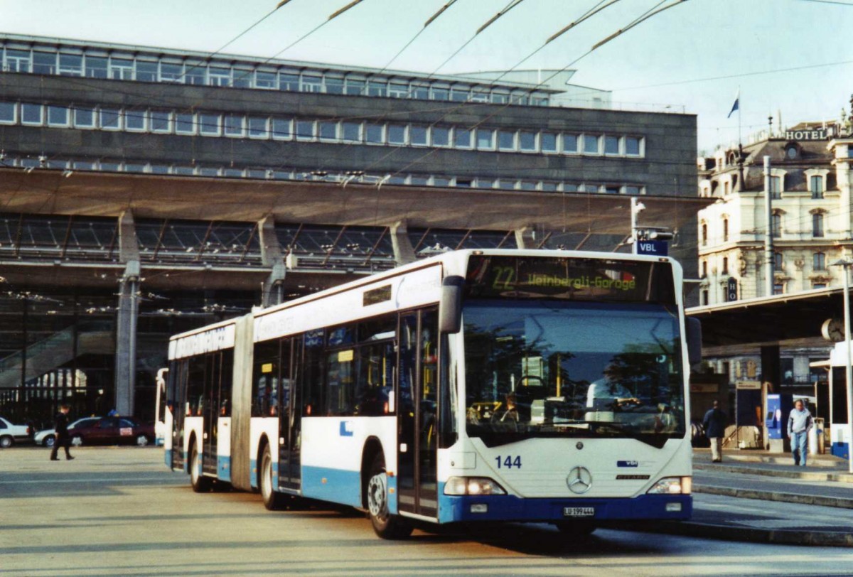 (125'534) - VBL Luzern - Nr. 144/LU 199'444 - Mercedes am 24. April 2010 beim Bahnhof Luzern