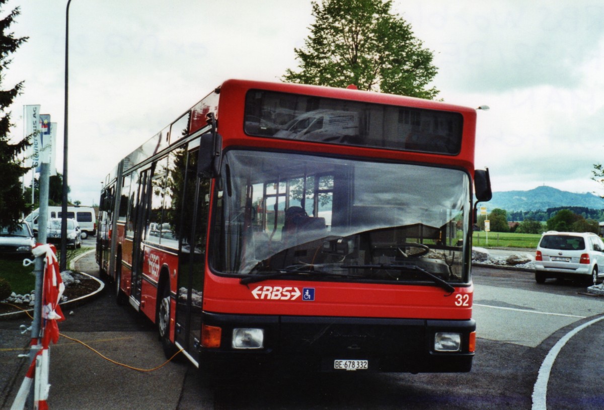 (126'137) - RBS Worblaufen - Nr. 32/BE 678'332 - MAN (ex Bernmobil, Bern Nr. 215) am 13. Mai 2010 in Ortschwaben, Garage Steiner