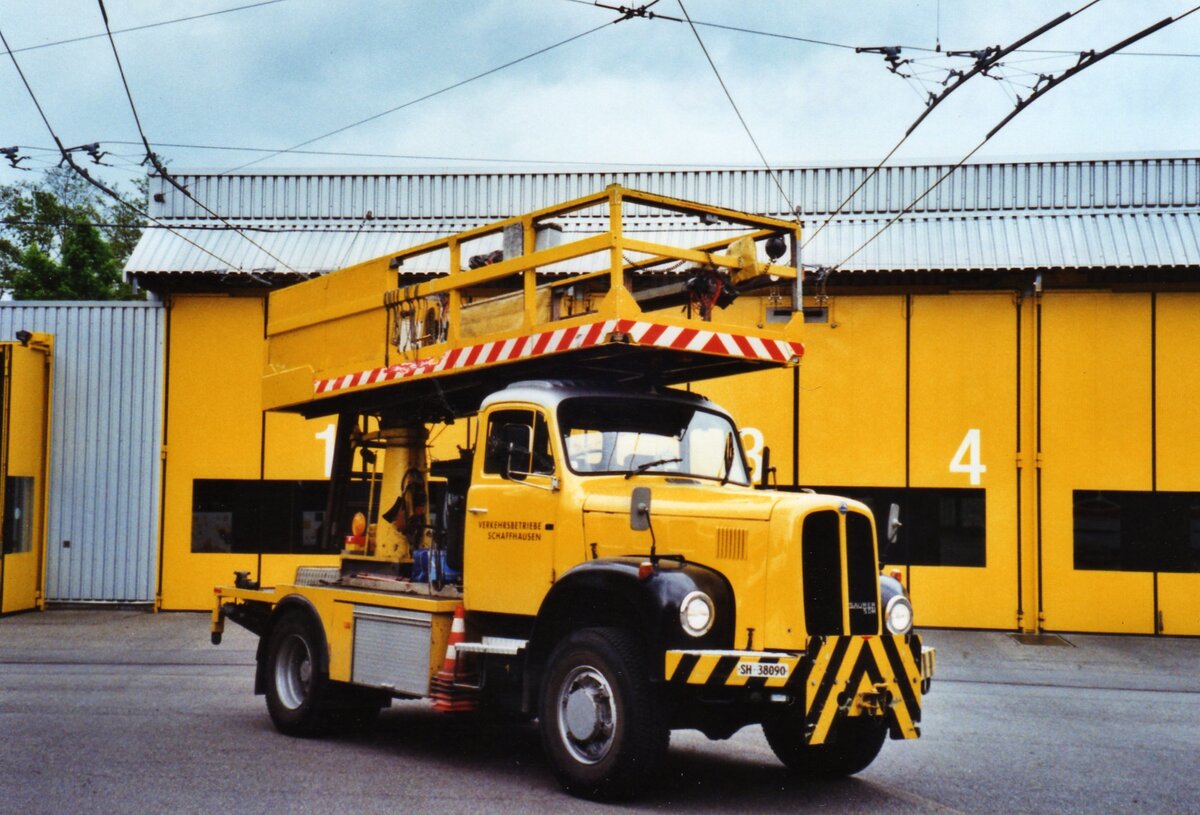 (126'313) - Aus dem Archiv: VBSH Schaffhausen - Nr. 90/SH 38'090 - Saurer am 16. Mai 2010 in Schaffhausen, Busdepot