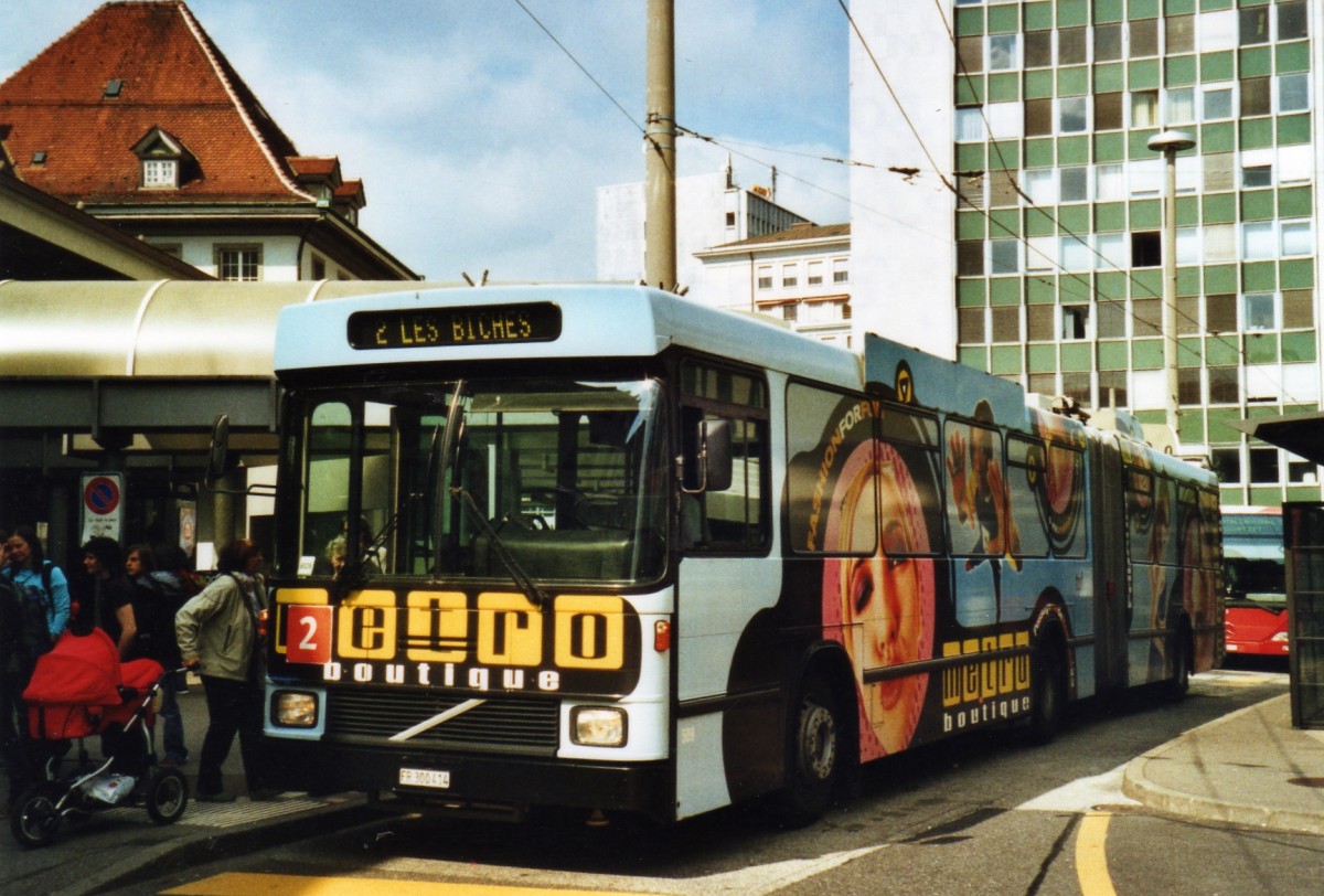 (126'407) - TPF Fribourg - Nr. 509/FR 300'414 - Volvo/Hess Gelenkduobus (ex TF Fribourg Nr. 109) am 19. Mai 2010 beim Bahnhof Fribourg