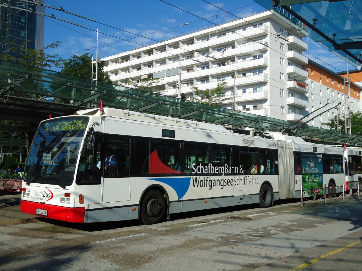 (128'328) - StadtBus, Salzburg - Nr. 288/S 163 KW - Van Hool Gelenktrolleybus am 8. August 2010 beim Bahnhof Salzburg