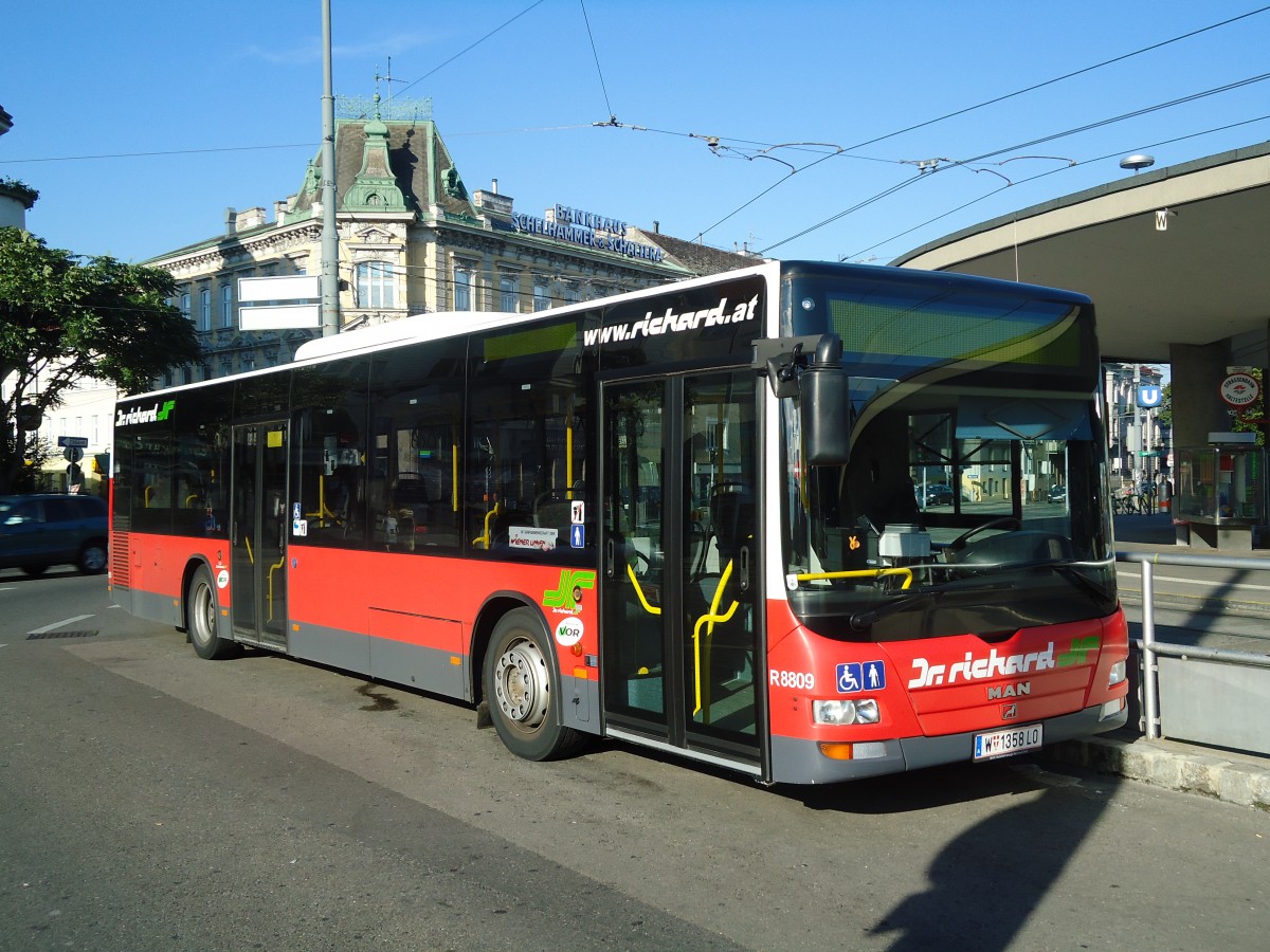 (128'362) - Dr. Richard - Nr. R8809/W 1358 LO - MAN am 8. August 2010 in Wien-Hietzing, Kennedybrcke