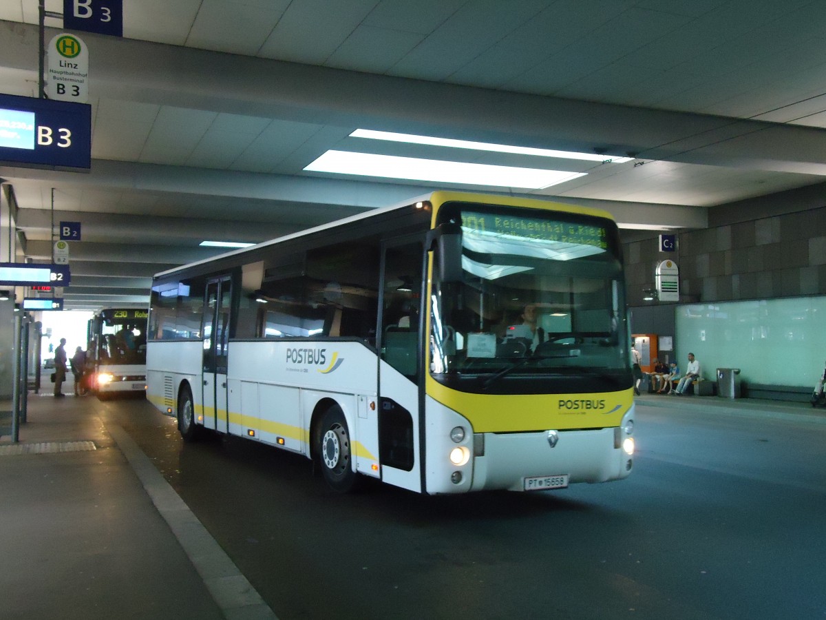 (128'548) - PostBus - PT 15'658 - Renault am 10. August 2010 beim Bahnhof Linz