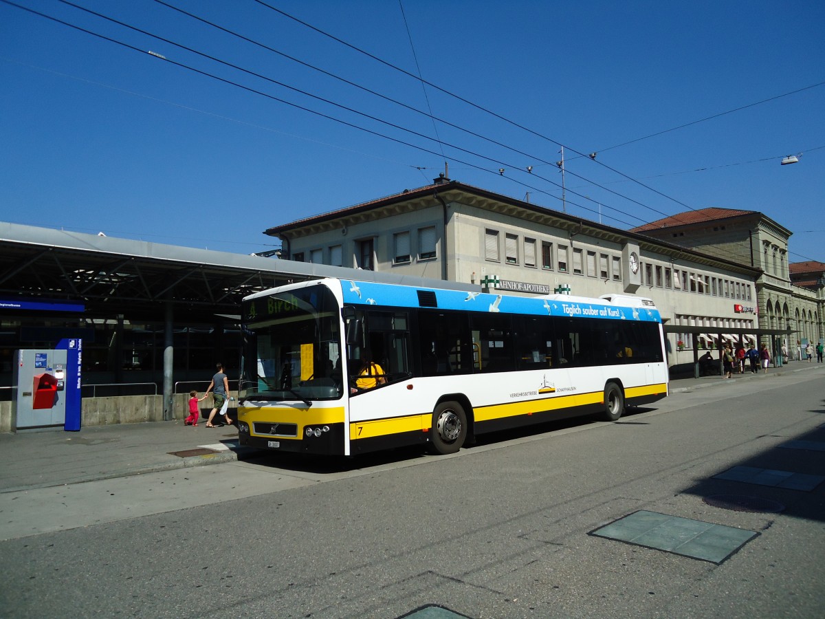 (129'015) - VBSH Schaffhausen - Nr. 7/SH 38'007 - Volvo am 22. August 2010 beim Bahnhof Schaffhausen