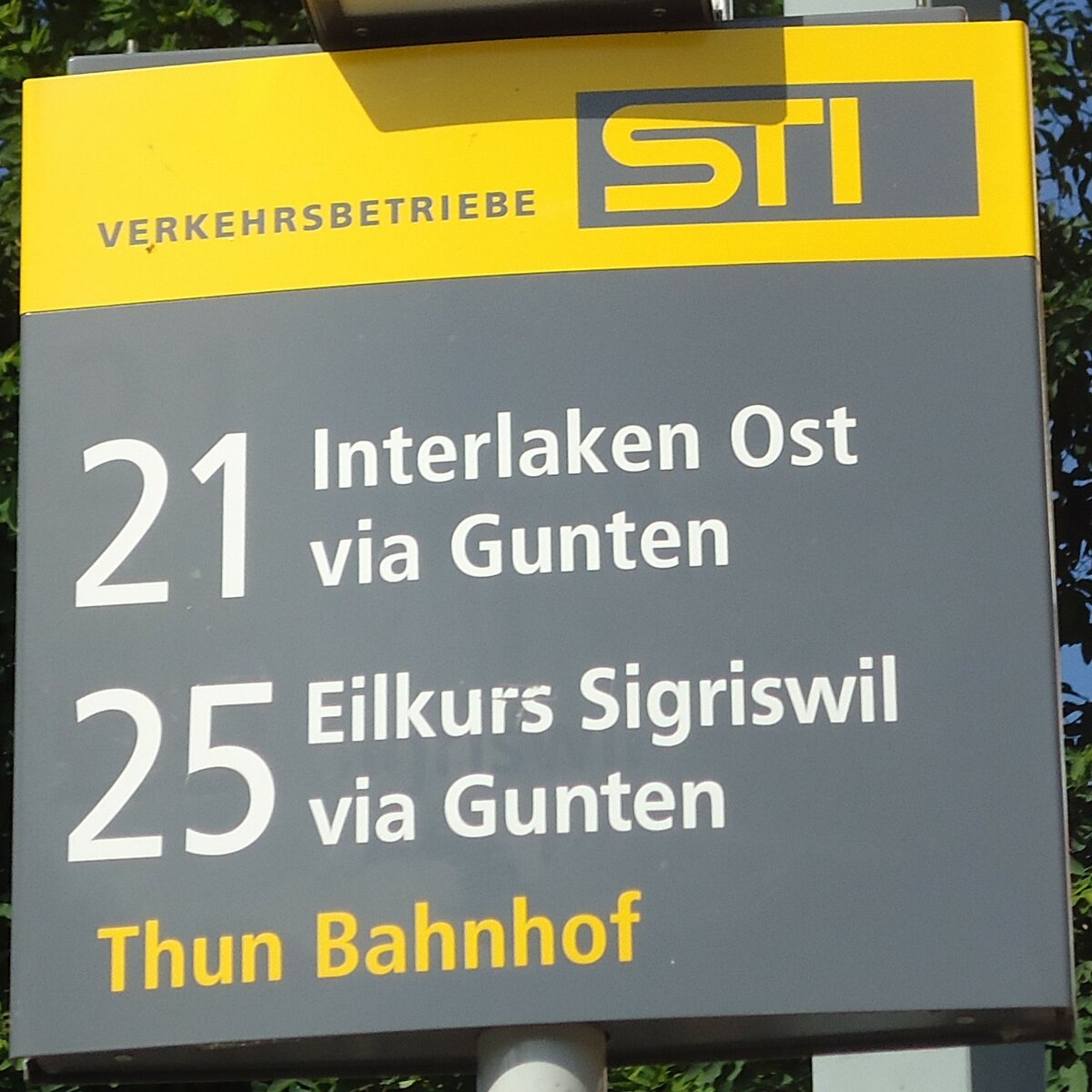 (129'304) - STI-Haltestellenschild - Thun, Bahnhof - am 4. September 2010