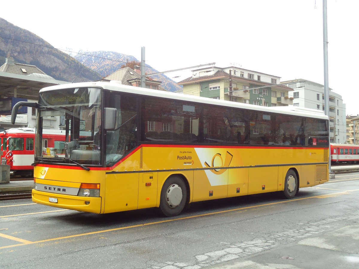 (130'843) - PostAuto Wallis - VS 241'977 - Setra am 1. November 2010 beim Bahnhof Brig