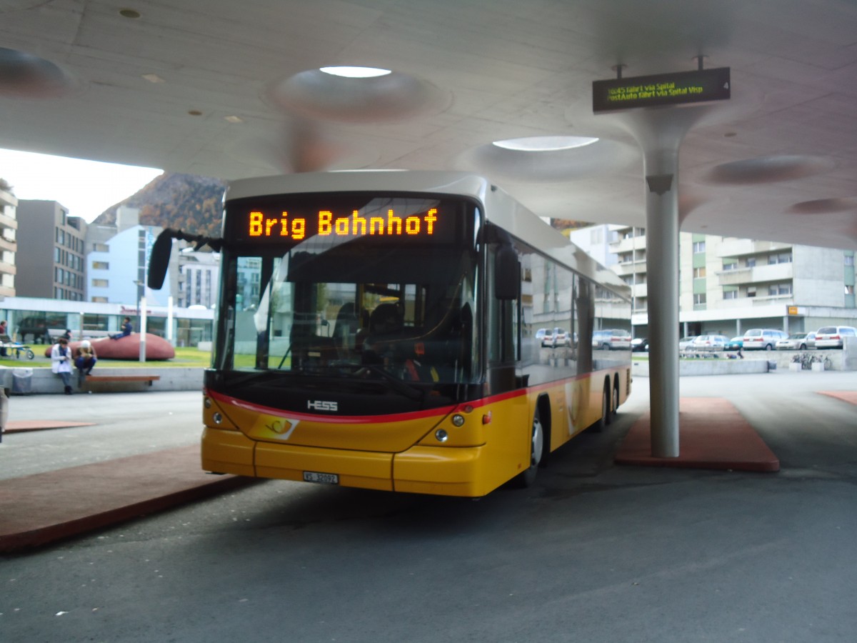 (130'880) - In Albon, Visp - VS 32'092 - Scania/Hess am 1. November 2010 beim Bahnhof Visp